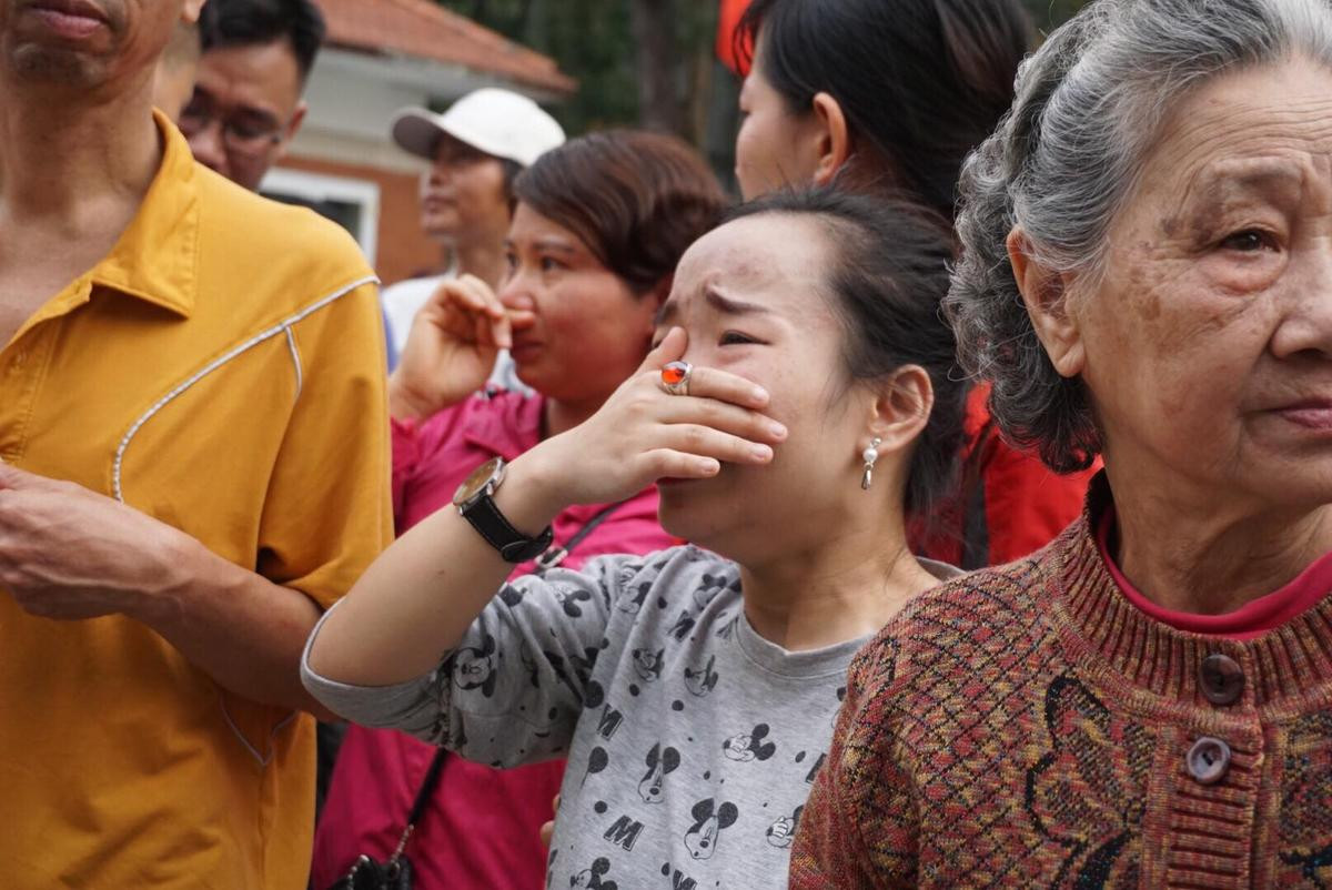 Những giọt nước mắt lưu luyến của người mẹ, người em tiễn tân binh lên đường nhập ngũ Ảnh 16