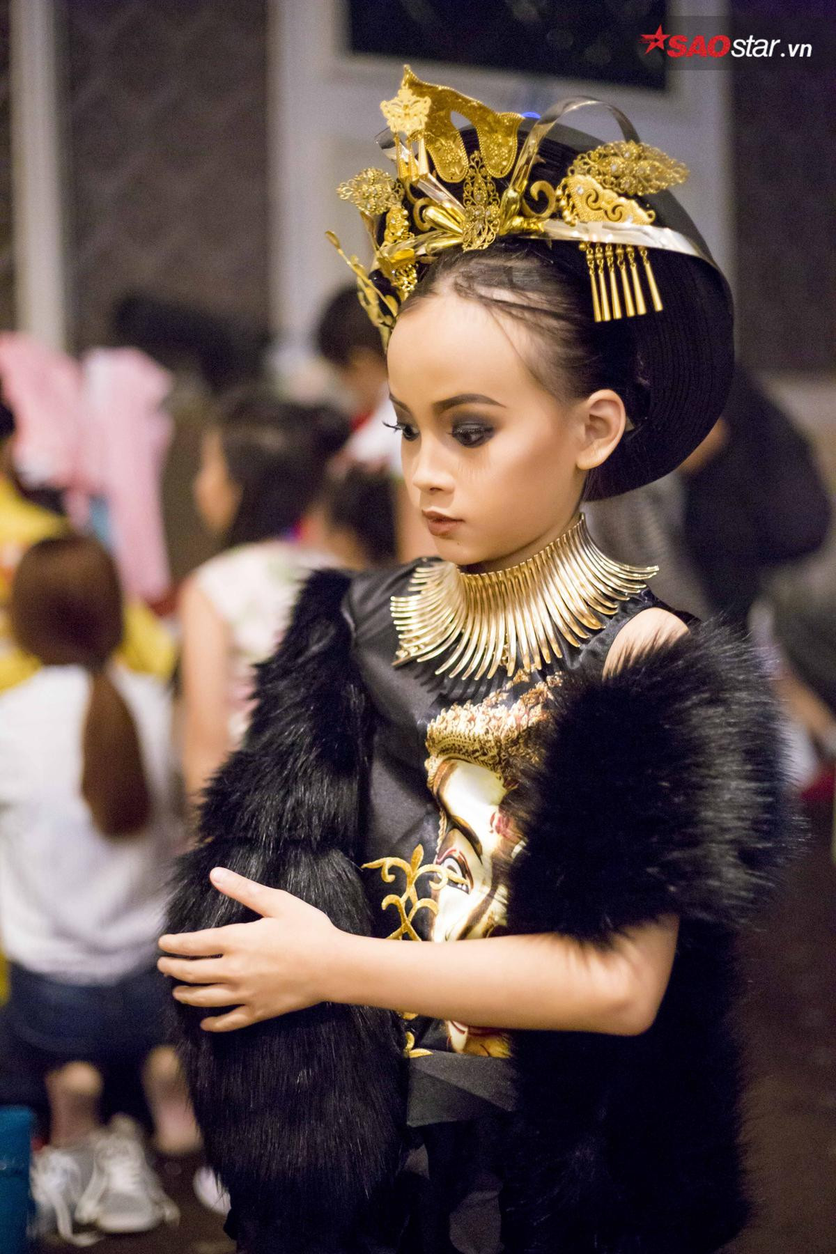 Tóc xù mì, uốn xoăn 'hot' nhất năm nay cùng nhau 'oanh tạc' sàn diễn Asian Kids Fashion Week Ảnh 19