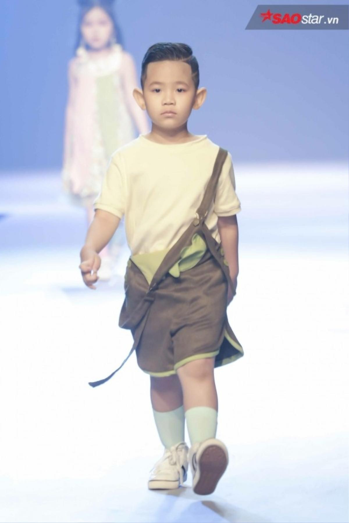 Tóc xù mì, uốn xoăn 'hot' nhất năm nay cùng nhau 'oanh tạc' sàn diễn Asian Kids Fashion Week Ảnh 16