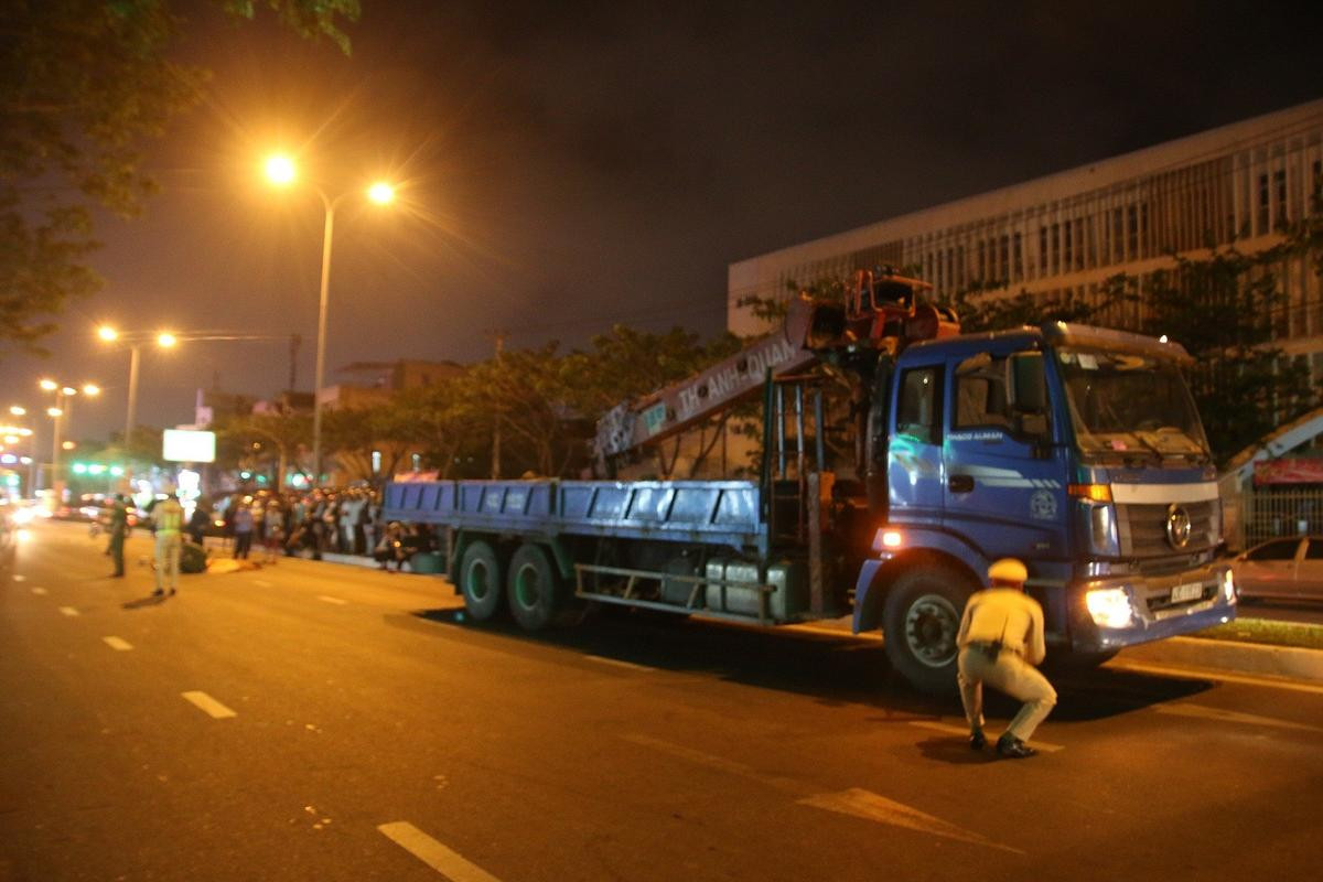 Nữ sinh viên năm thứ 3 Đại học tử vong thương tâm sau cú va chạm với xe tải cẩu Ảnh 1