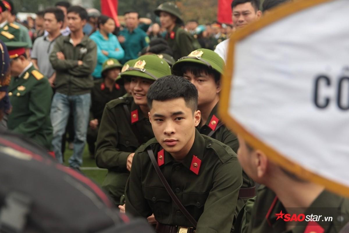 Xúc động giây phút tiễn tân binh lên đường nhập ngũ ở Nghệ An Ảnh 2