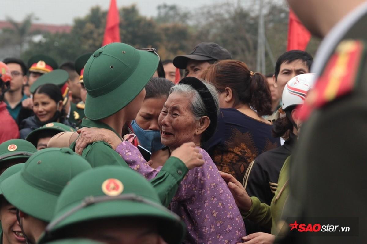 Xúc động giây phút tiễn tân binh lên đường nhập ngũ ở Nghệ An Ảnh 5