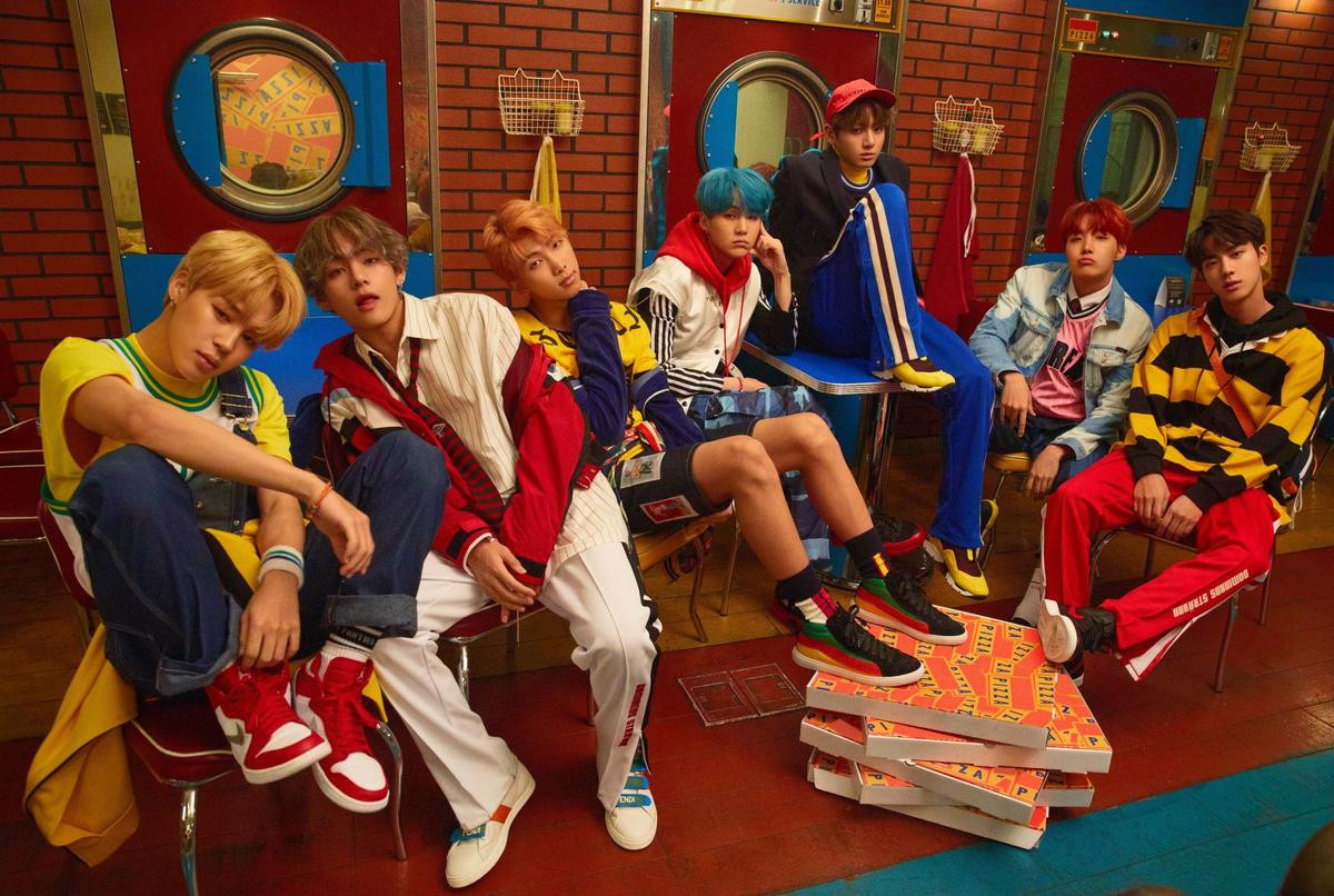 BTS 'đánh sập' kỷ lục của TWICE, sở hữu MV 300 triệu view nhanh nhất Kpop Ảnh 1