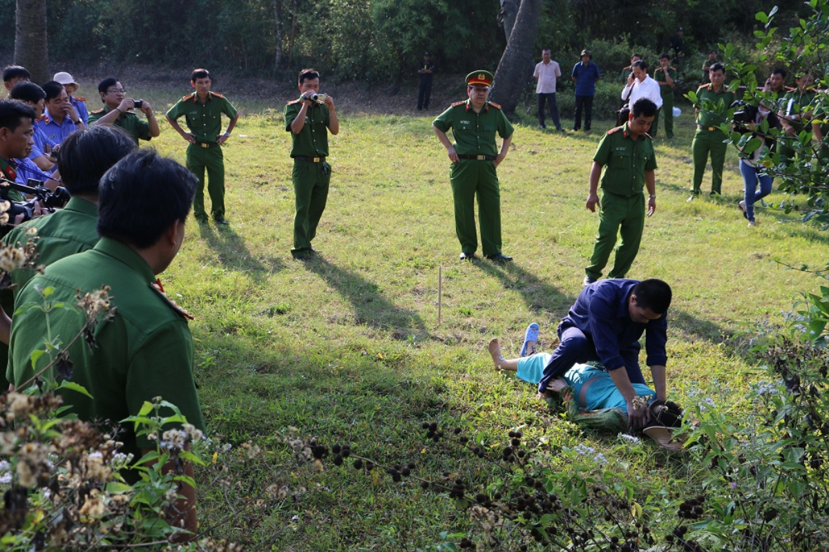 Dựng lại hiện trường vụ án 'cô gái chăn dê bị hiếp dâm' dưới chân núi Mồ Côi Ảnh 2