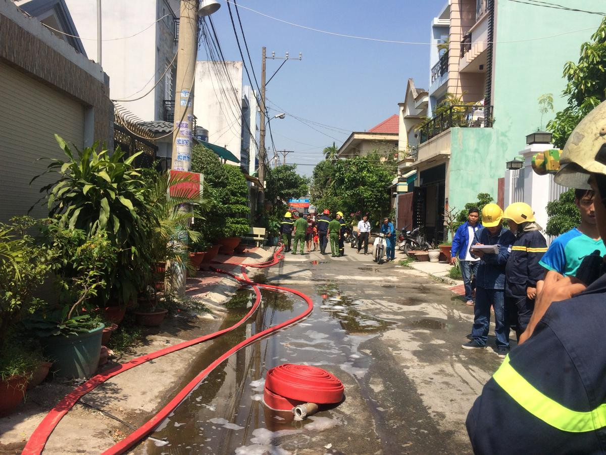 Cháy kho cáp công ty viễn thông, nhân viên tán loạn bỏ chạy thoát thân Ảnh 2