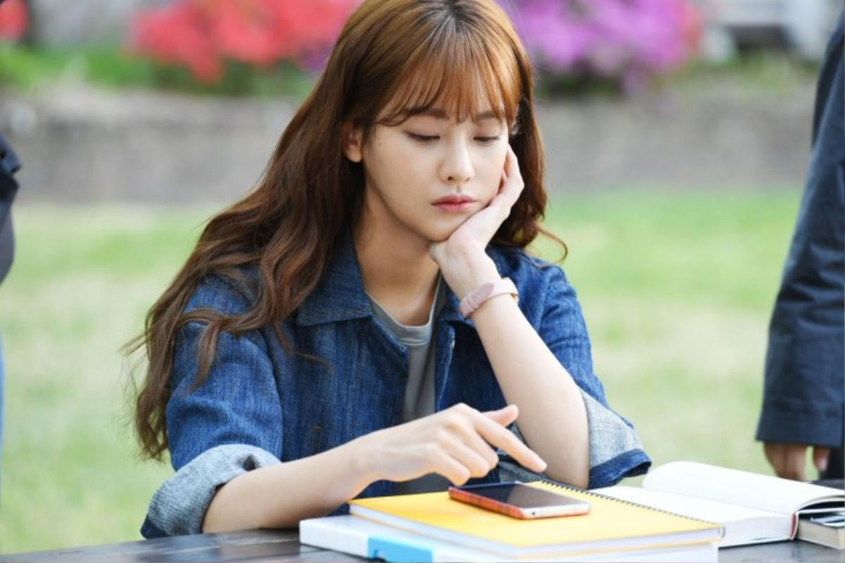 Dara (2NE1) xinh hết phần nữ chính Oh Yeon Seo tại buổi ra mắt ‘Cheese In The Trap’ bản điện ảnh Ảnh 29