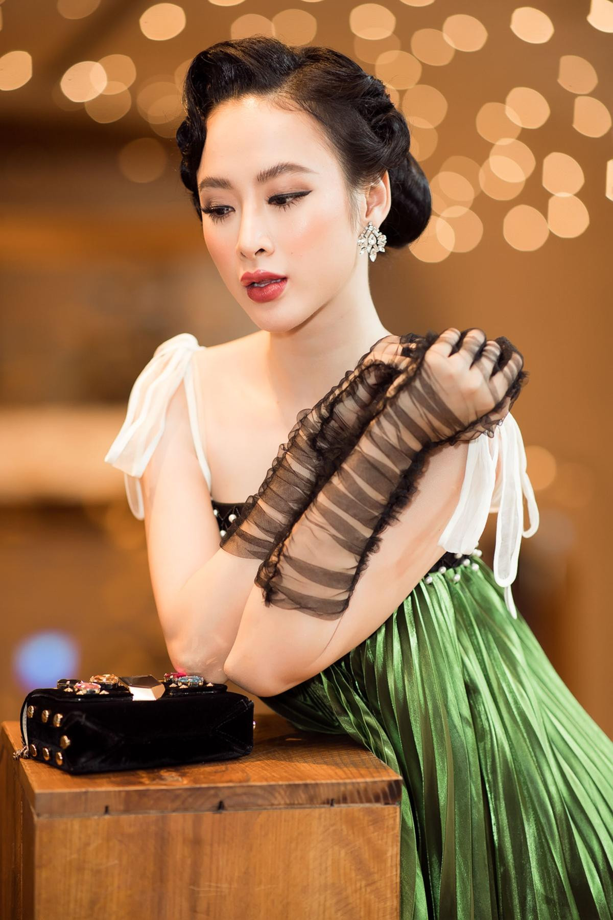 Đầu năm mới, Angela Phương Trinh đã tiếp tục khẳng định danh hiệu ‘nữ hoàng thảm đỏ’ Ảnh 3