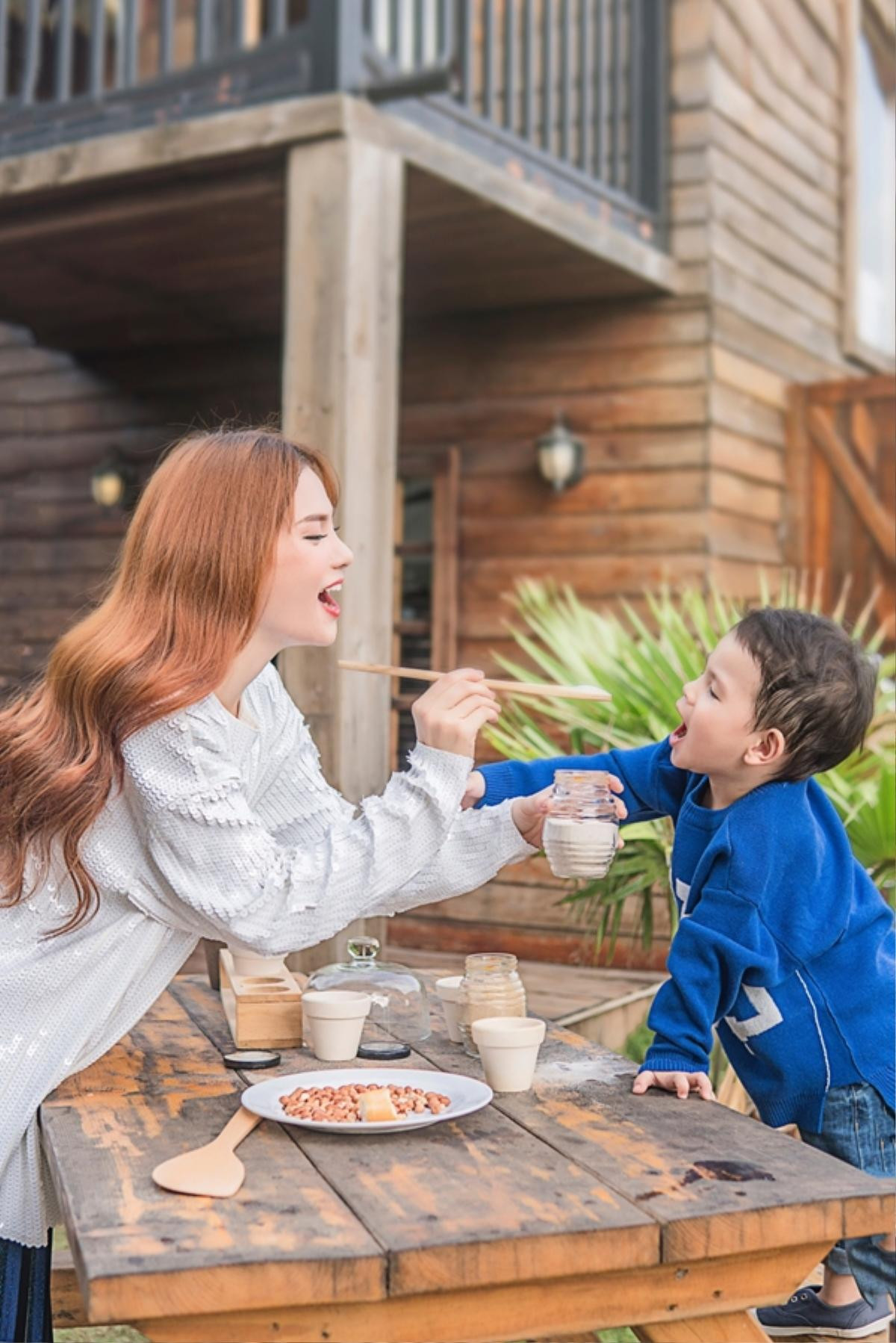 Những ông bố, bà mẹ đơn thân 'siêu nhân' của Vbiz: Xinh đẹp, tài năng, nghị lực phi thường Ảnh 8