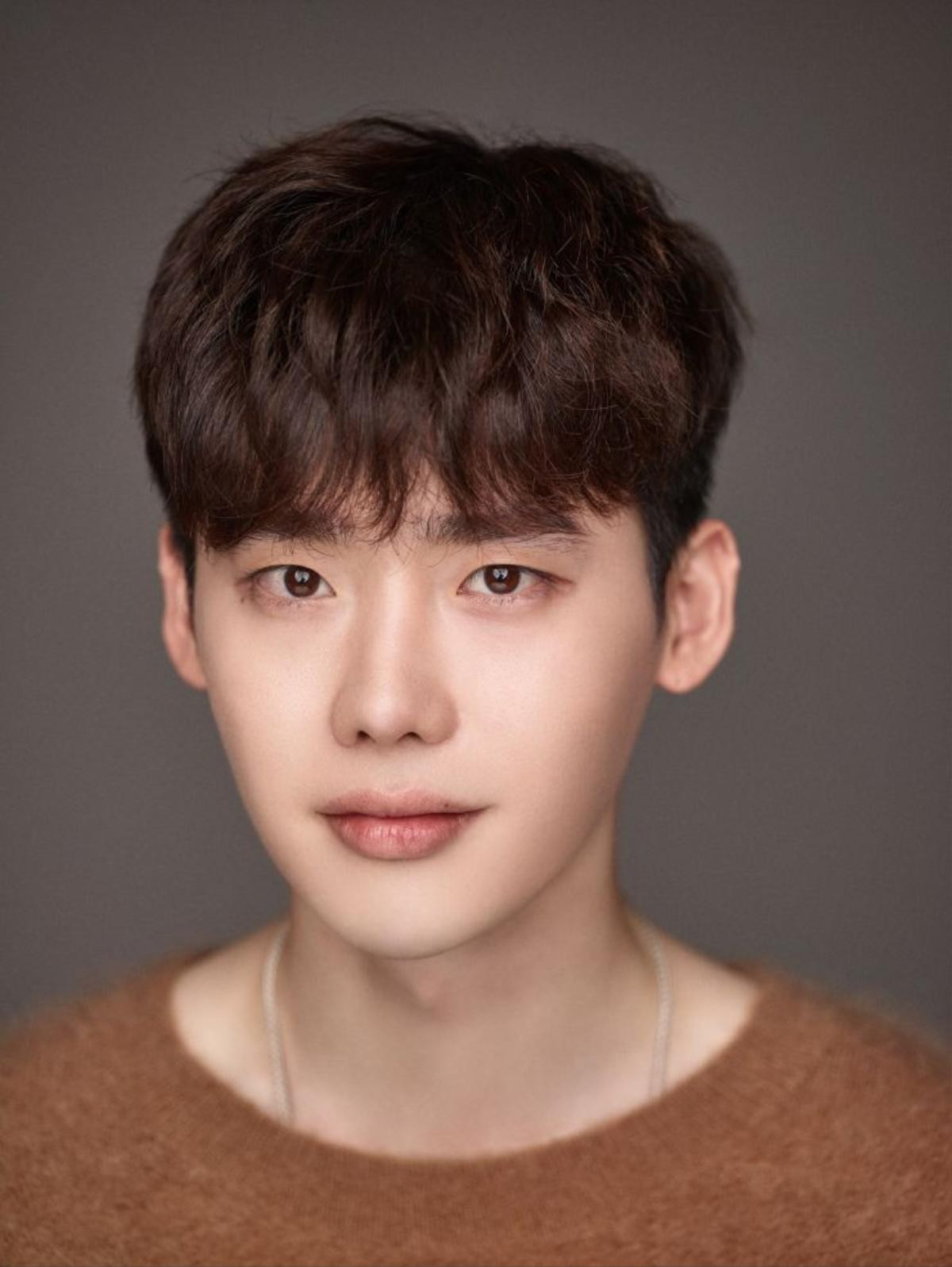 Lee Jong Suk đóng vai chính trong bộ phim truyền hình về nữ ca sĩ xấu số Yun Sim Deok Ảnh 2