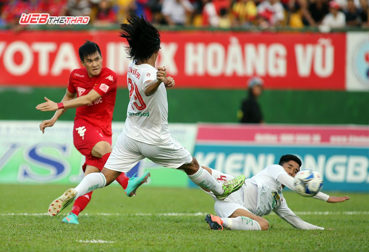 V.League 2018: 'Đám trẻ nhà bầu Đức' chưa đủ trưởng thành để mơ vô địch Ảnh 1