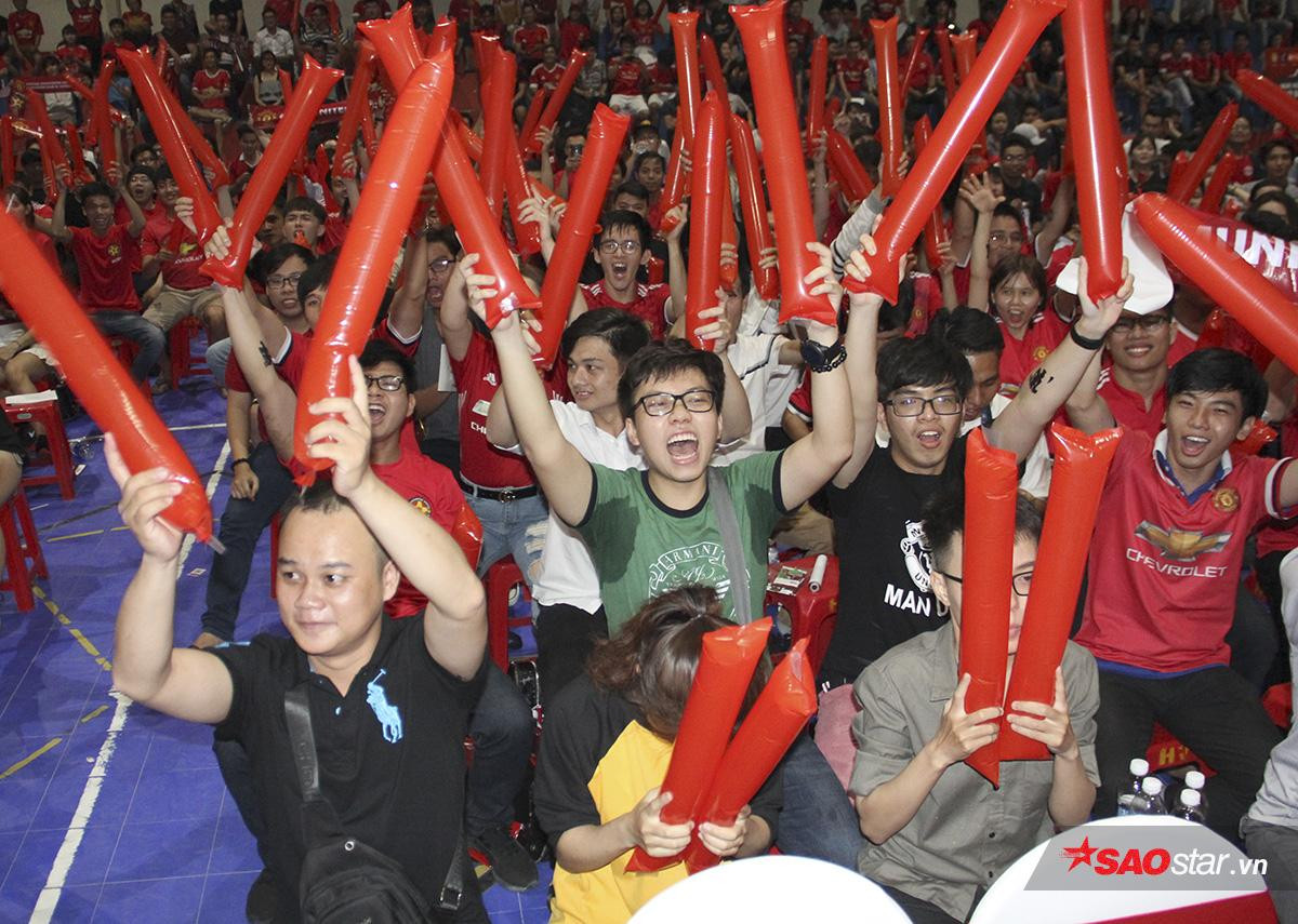 Fan 'quỷ đỏ' tại Việt Nam mở đại tiệc ngày MU đánh bại Liverpool Ảnh 6