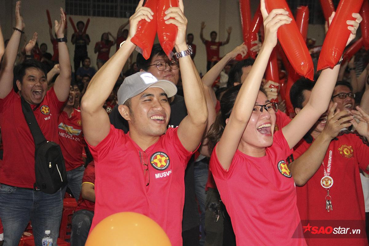 Fan 'quỷ đỏ' tại Việt Nam mở đại tiệc ngày MU đánh bại Liverpool Ảnh 7