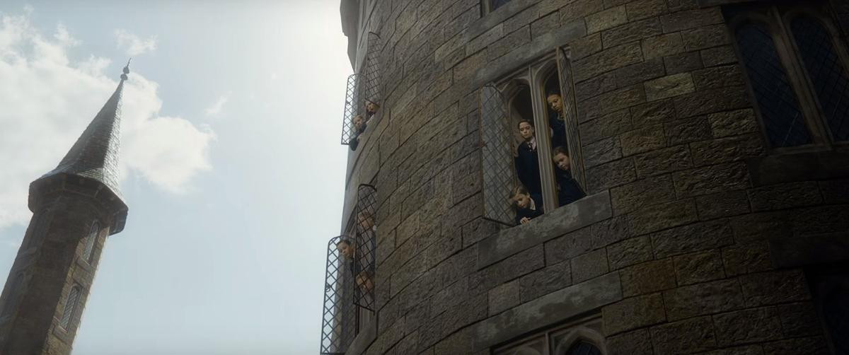 'Fantastic Beasts 2': Về lại trường Hogwarts và gặp cụ Dumbledore thời trẻ trong teaser đầu tiên Ảnh 4