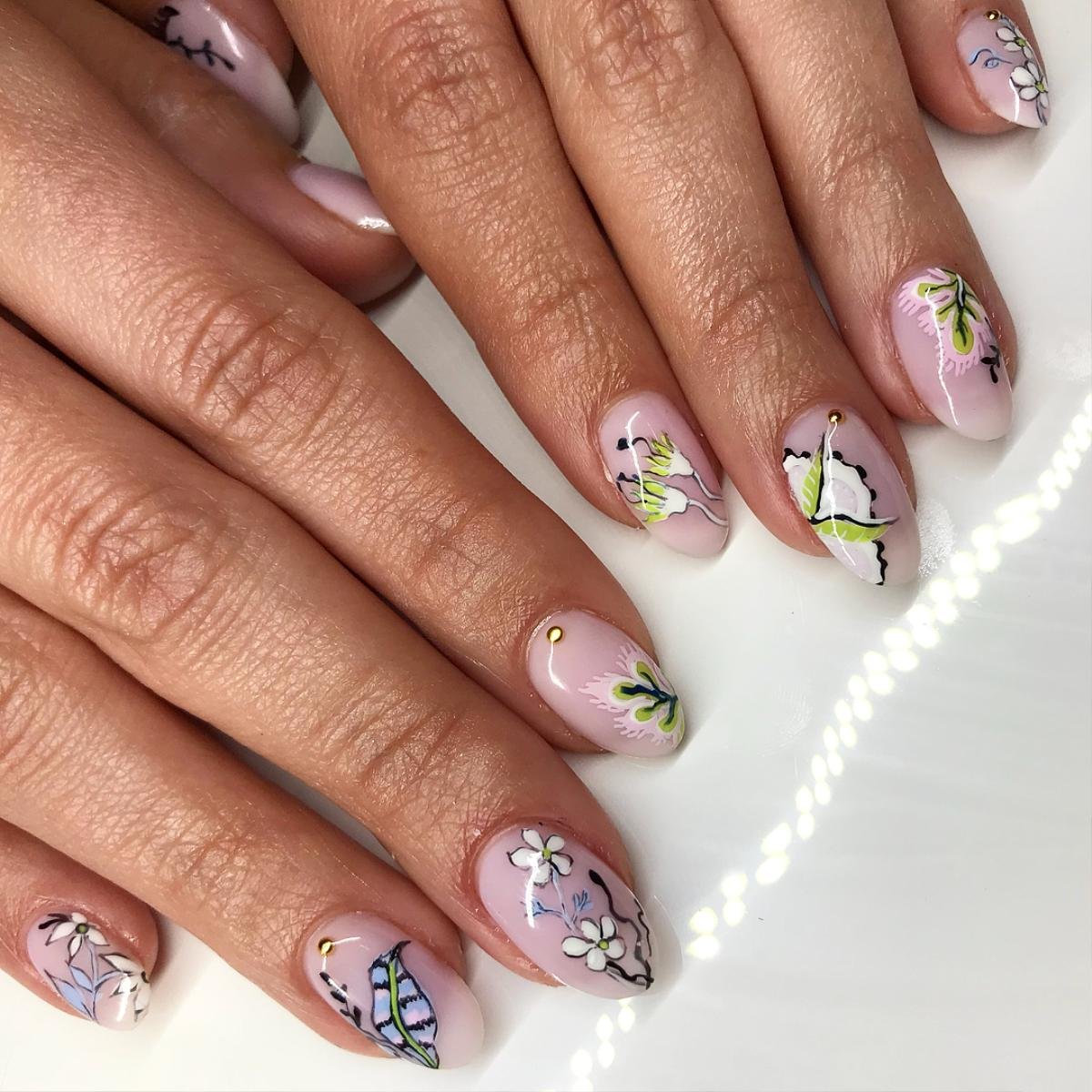 Hè 2018, nàng mê nails cứ tô dưa hấu, vẽ siêu nhân lên móng là đảm bảo nổi hết phần thiên hạ Ảnh 3