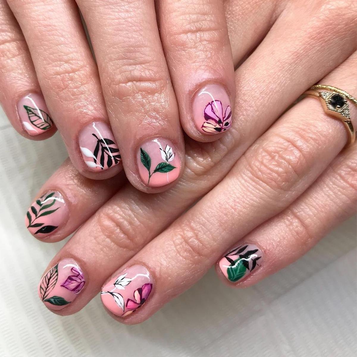 Hè 2018, nàng mê nails cứ tô dưa hấu, vẽ siêu nhân lên móng là đảm bảo nổi hết phần thiên hạ Ảnh 1