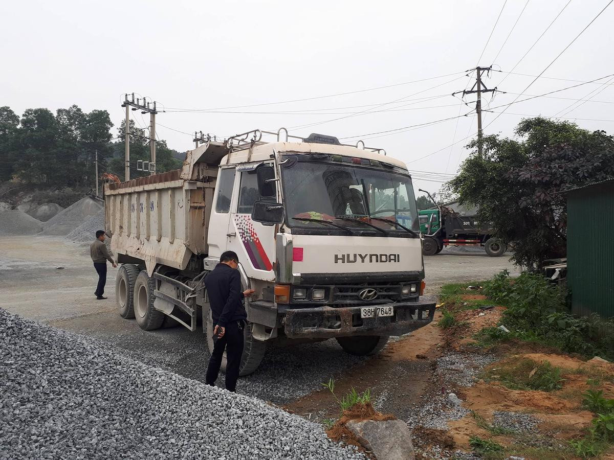 Xe tải hỏng phanh trôi tuột xuống dốc, tông tử vong một bảo vệ Ảnh 1