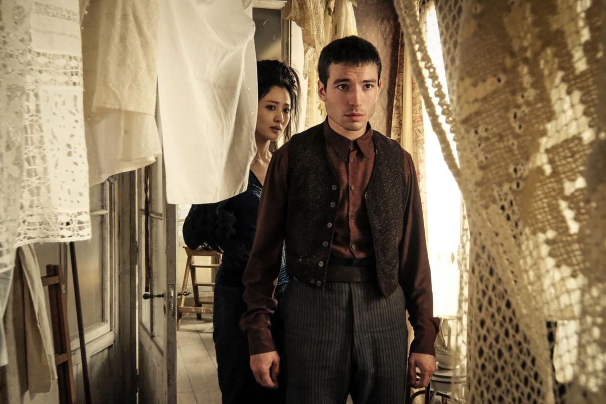 Ezra Miller - Từ siêu anh hùng tia chớp tới cậu bé hắc ám trong 'Fantastic Beasts' Ảnh 6