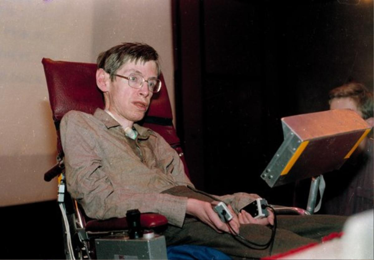 Mất khả năng nói từ năm 1985, đây là cách Stephen Hawking vẫn có thể trò chuyện với thế giới Ảnh 1