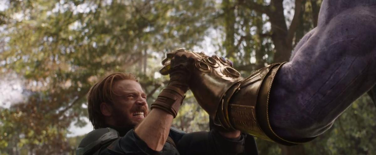 'Avengers: Infinity War': Captain America một mình đối đầu Thanos, thế giới tan hoang trong trailer mới Ảnh 12