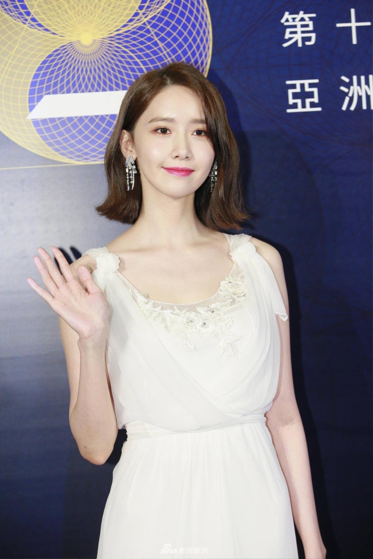 Yoona đọ sắc với Lâm Tâm Như, Lưu Gia Linh dù U50 vẫn khoe vòng 1 đẫy đà trên thảm đỏ Asian Film Awards 2018 Ảnh 1