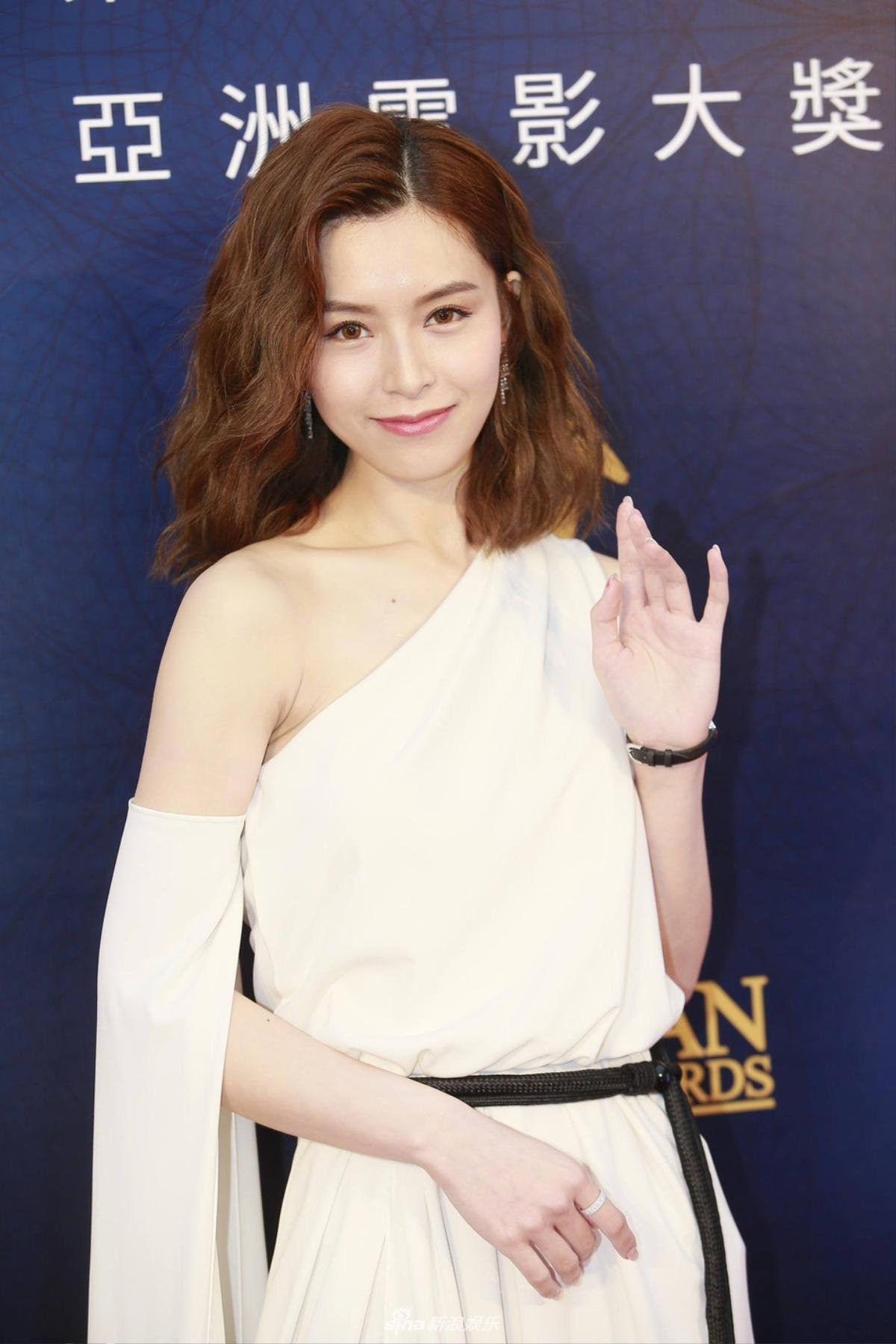 Yoona đọ sắc với Lâm Tâm Như, Lưu Gia Linh dù U50 vẫn khoe vòng 1 đẫy đà trên thảm đỏ Asian Film Awards 2018 Ảnh 16