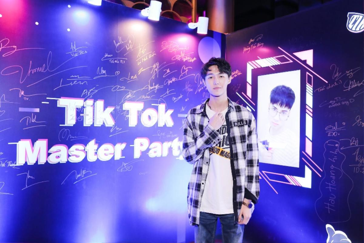 Soobin Hoàng Sơn đẹp tựa nam thần trong bữa tiệc Tik Tok khiến fan 'bấn loạn' Ảnh 5