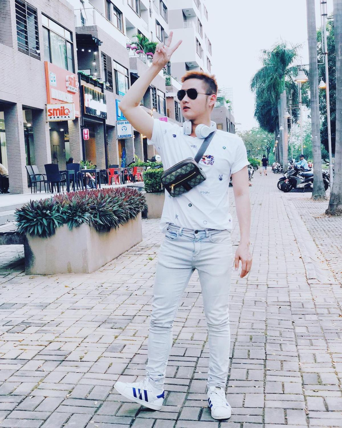 Thanh Duy Idol mang một chiếc túi đi khắp nơi, 'fans ruột' mau mau tặng Duy túi mới nào! Ảnh 10