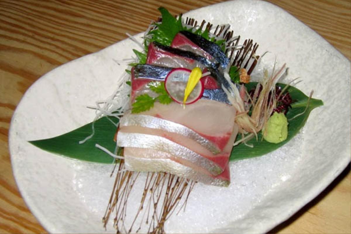 Nguyên liệu của sashimi chủ yếu là hải sản tươi sống