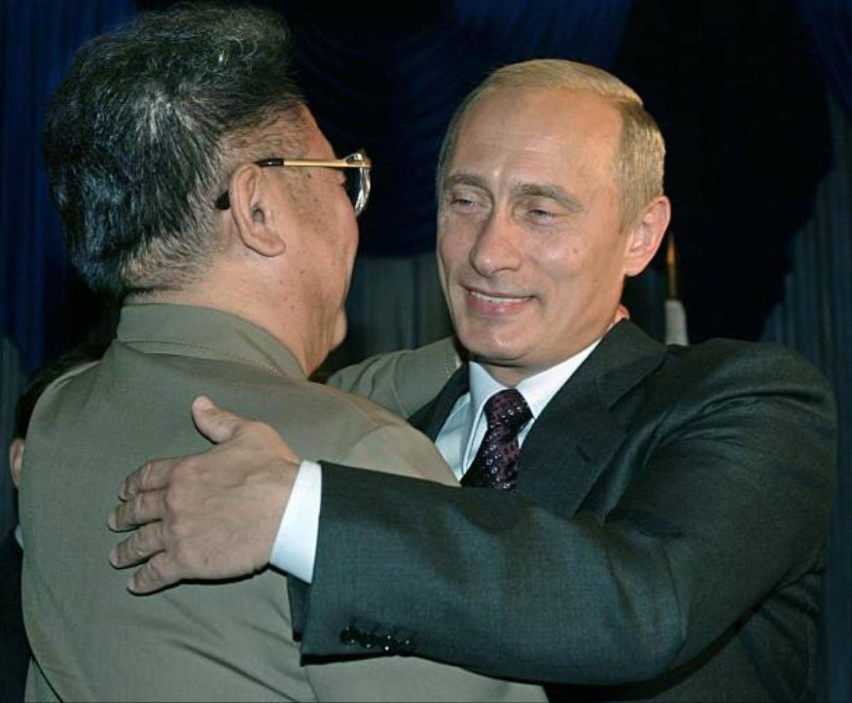 Tổng thống Putin qua 18 năm lãnh đạo Nga: Ngày càng trẻ trung và phong độ Ảnh 5