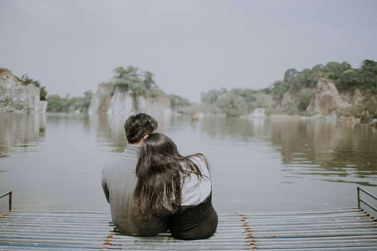 Thanh xuân ai cũng từng có một mối quan hệ khó gọi tên Ảnh 1