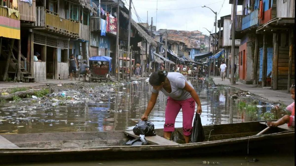 Đến thăm 'Venice phiên bản nghèo khổ': Hôi thối, bẩn thỉu và nhầy nhụa Ảnh 8