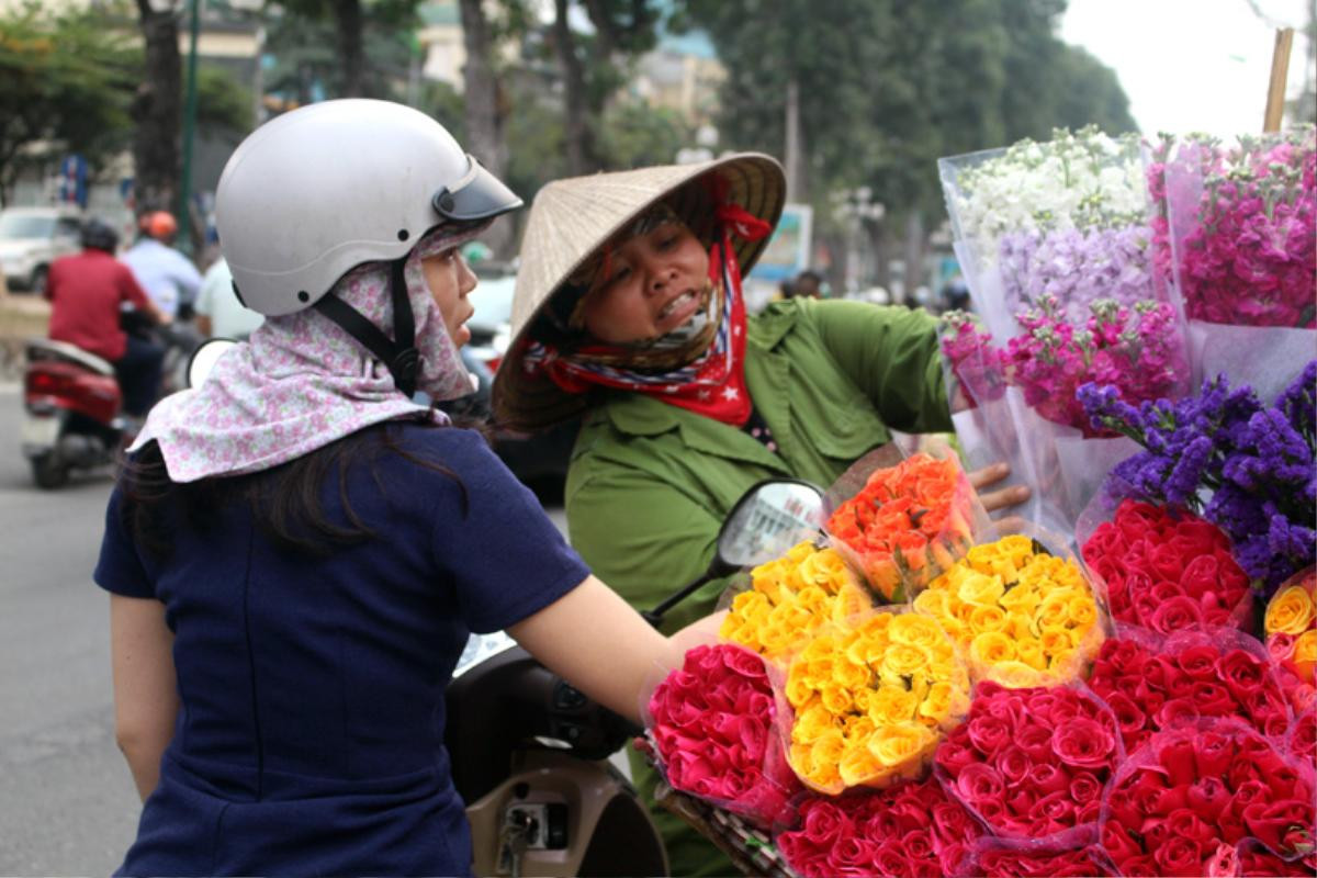 Đại gia đình bỏ quê lên phố, mỗi ngày đạp xe 50 km kiếm sống Ảnh 7