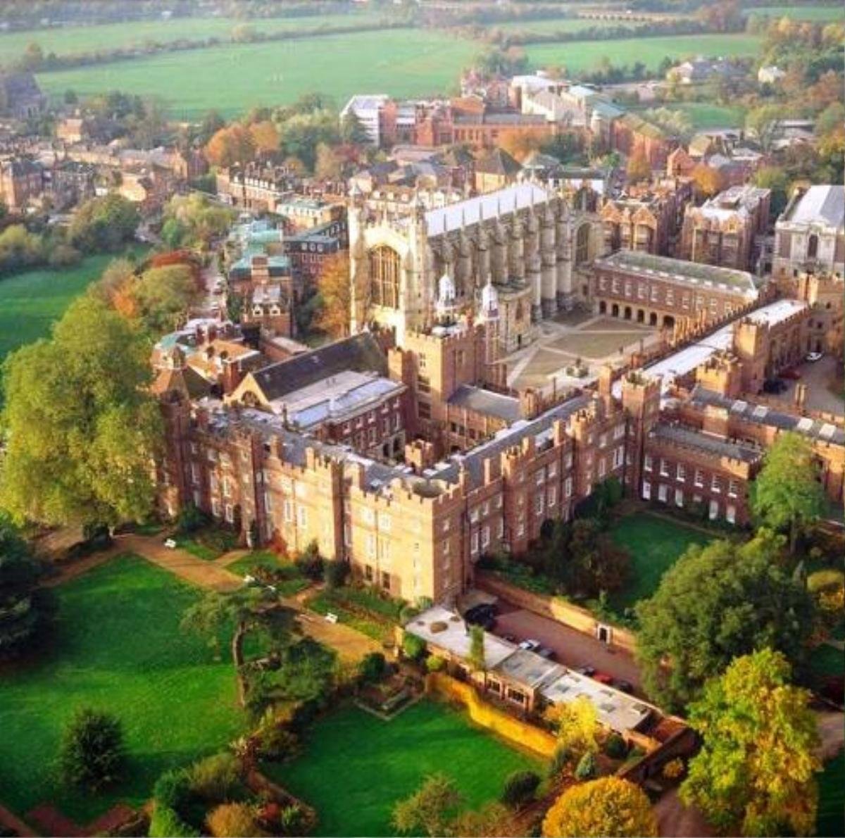 Eton College - ngôi trường đào tạo 'người đứng đầu' mà Hoàng tử Harry phải vất vả biết bao mới có thể đỗ vào Ảnh 1