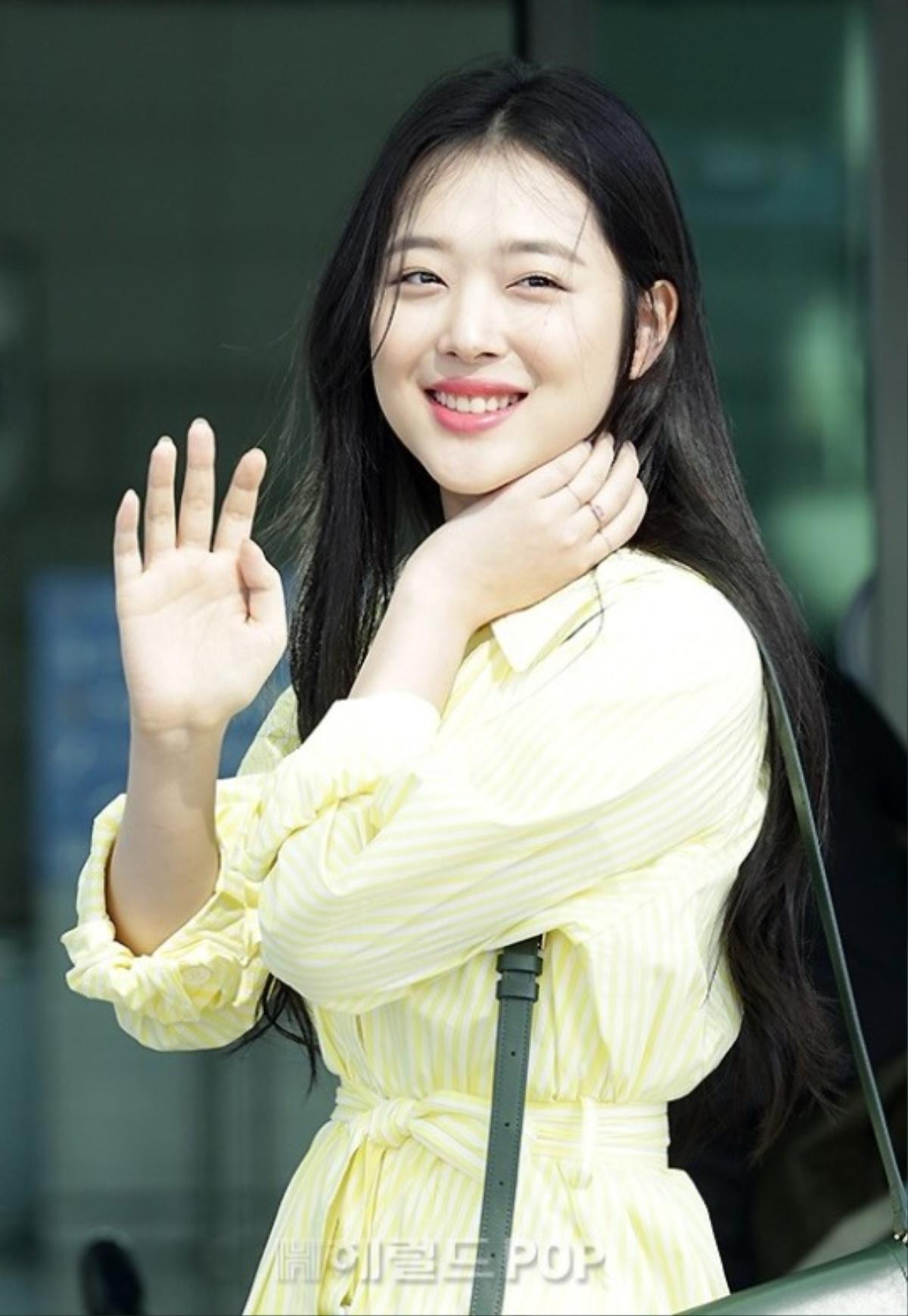 Mũm mĩm hơn cả thời debut, Sulli vẫn khiến fan 'ngã gục' Ảnh 4