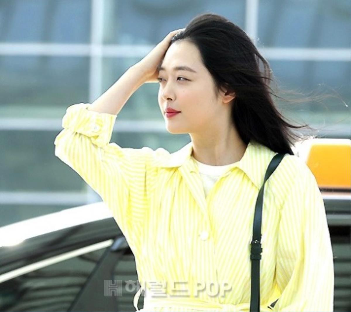 Mũm mĩm hơn cả thời debut, Sulli vẫn khiến fan 'ngã gục' Ảnh 3