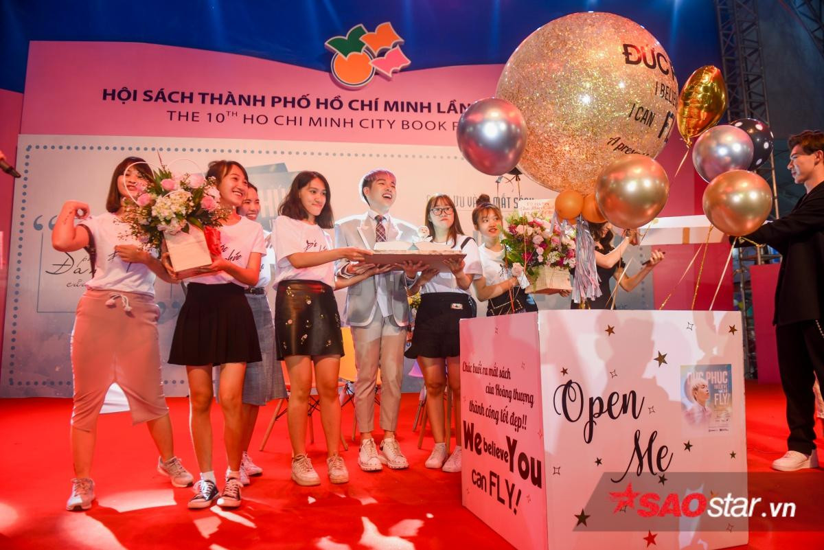 Đức Phúc ôm Hòa Minzy bật khóc, mong muốn tìm lại chú chó bị bán lúc gia đình còn khó khăn Ảnh 6