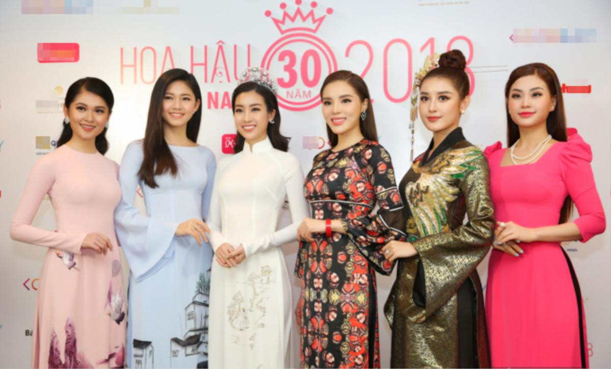 2018 rồi! Huyền My, Tường Linh vẫn cài ngần này thứ lên đầu để đi event thì thật đáng lo ngại Ảnh 2