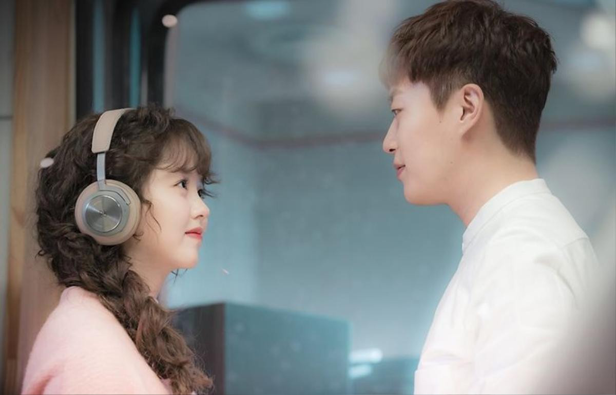 Đóng máy với rating thảm hại, netizen vẫn khen ngợi 'Radio Romance' Ảnh 1