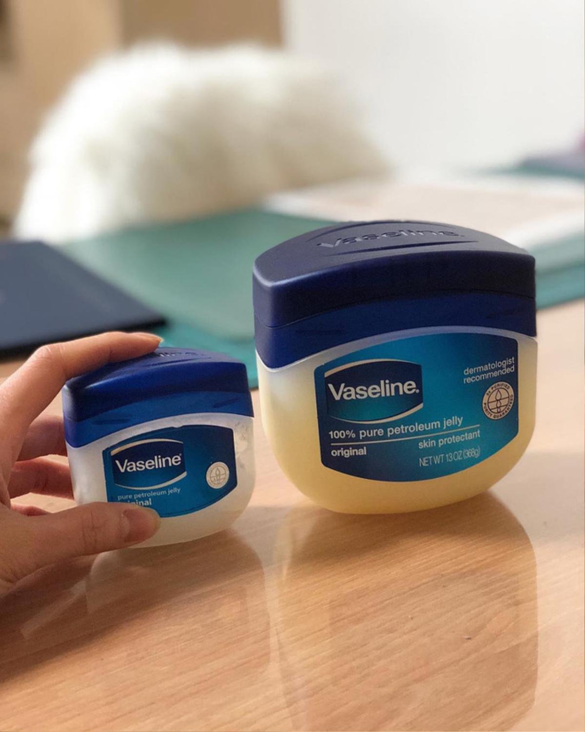 Chỉ với Vaseline và toàn đồ đơn giản, đây là cách khiến mũi láng bóng mịn màng được nhiều cô nàng truyền tai nhau. Ảnh 1