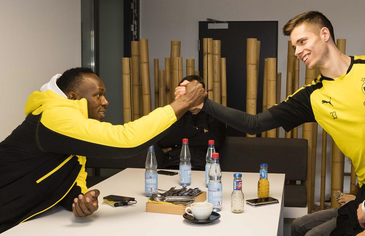 Chùm ảnh: Buổi tập đầu tiên của 'tia chớp' Usain Bolt tại Borussia Dortmund Ảnh 8