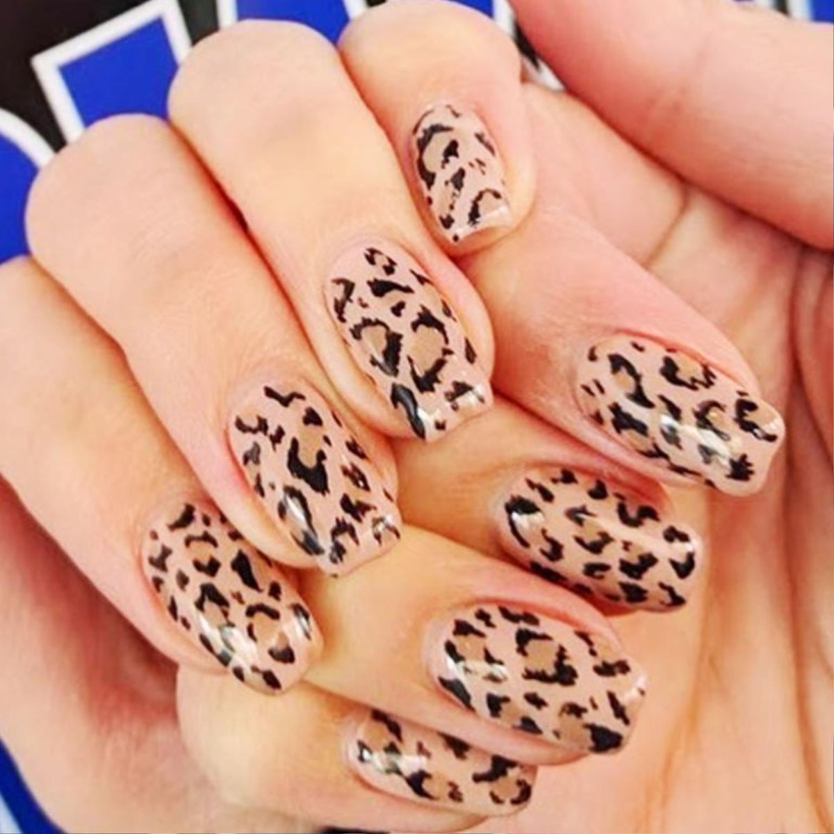 Điểm danh 16 màu nails đang oanh tạc hè này, càng sặc sỡ càng thời thượng Ảnh 7