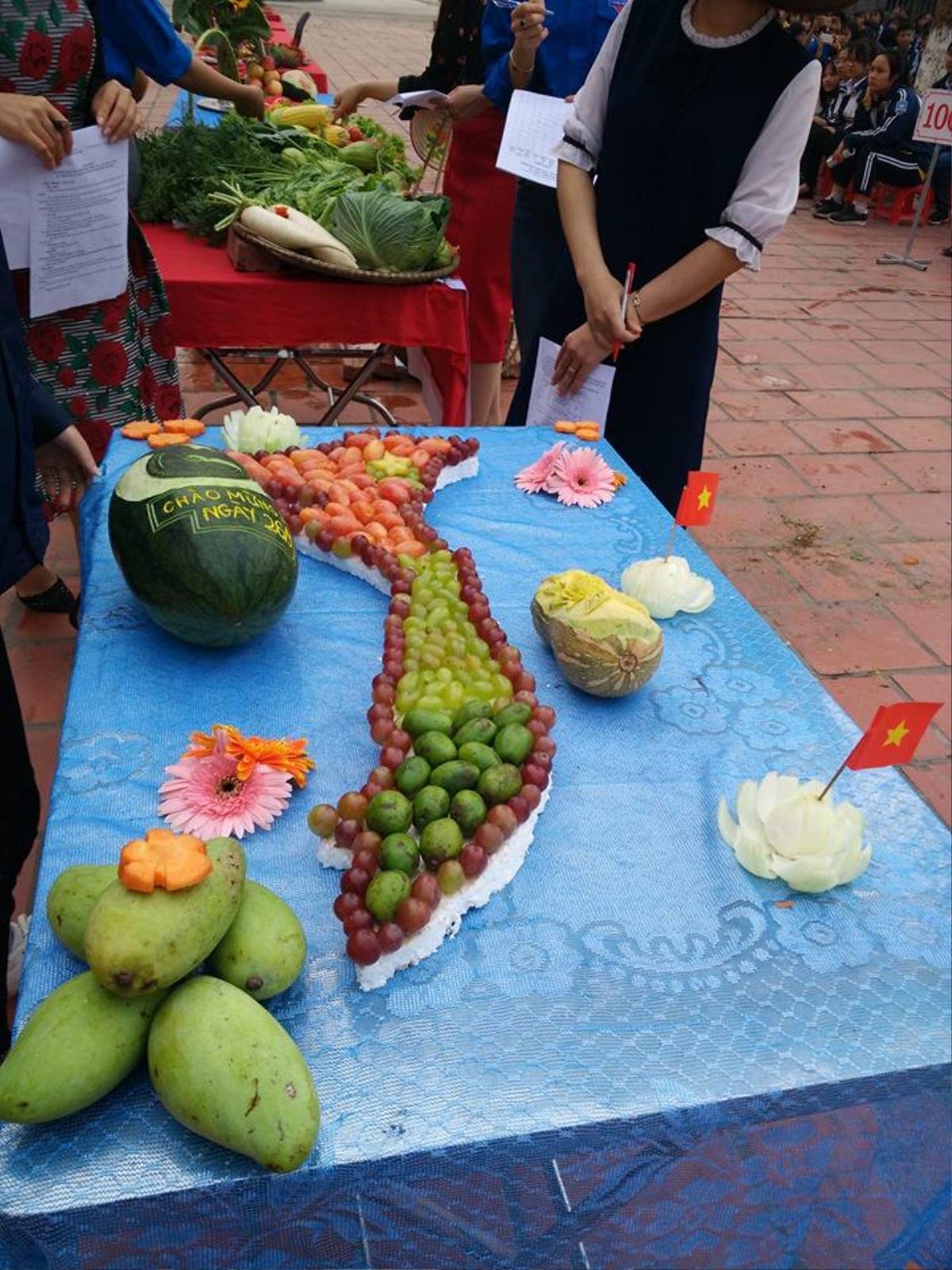 Hết Pikalong, những hình thú khó hiểu biến hóa từ hoa quả được 'trọng dụng' trong hội trại 26/3 Ảnh 9