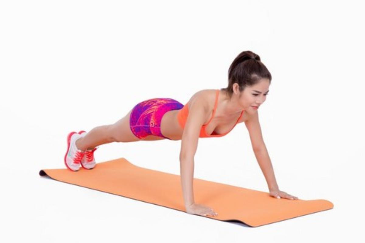 Uống trà sữa ầm ầm mà eo vẫn thon gọn như Minh Tú, bí quyết là 'kết thân' với Plank! Ảnh 2