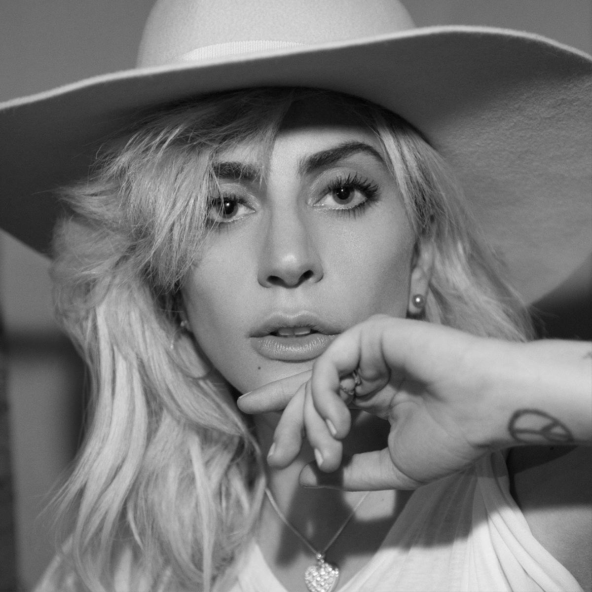 Mừng sinh nhật Lady Gaga: 'Mẹ quái vật' ngày nào giờ đã trở thành 'cô Joanne' đằm thắm Ảnh 1