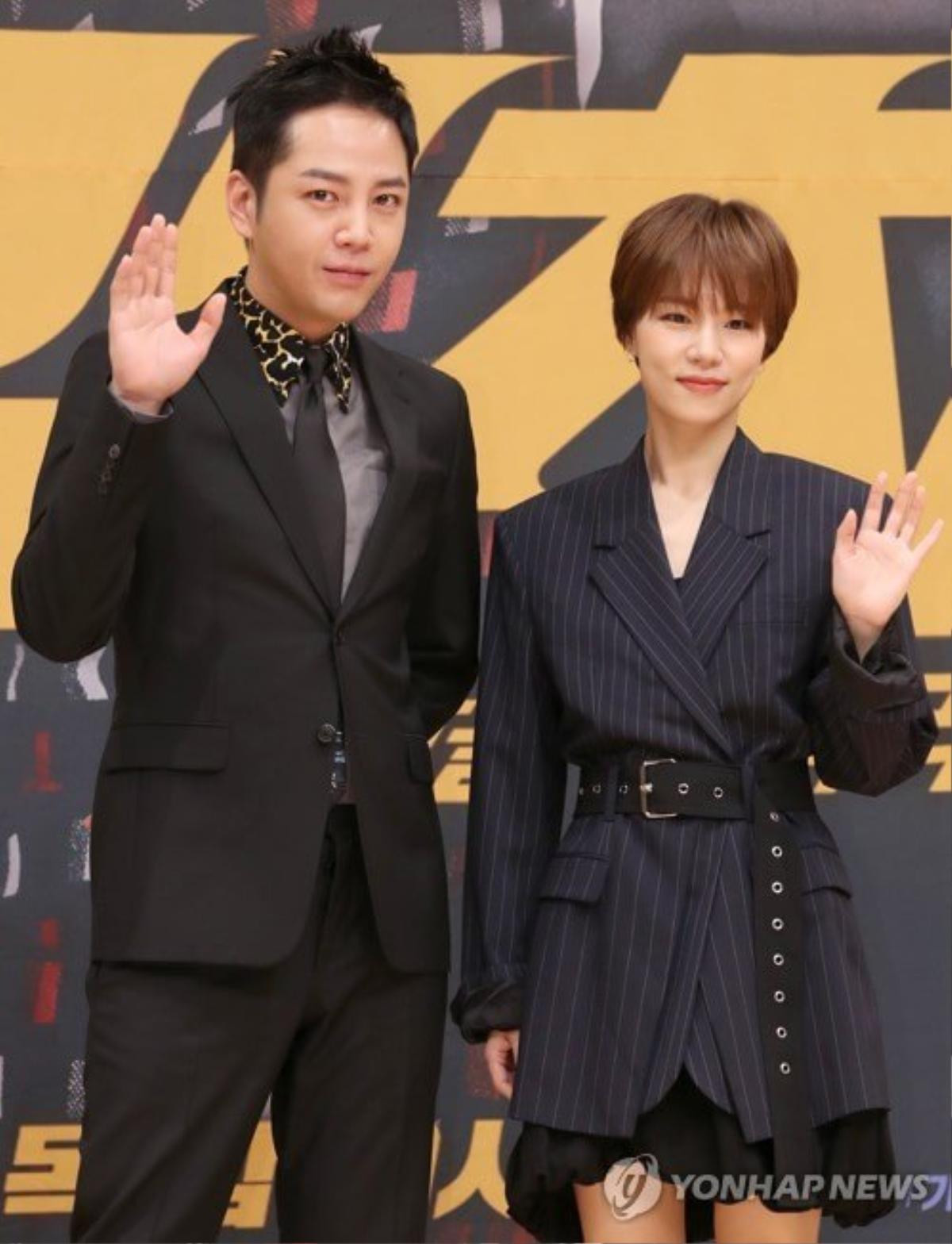 Jang Geun Suk - Han Ye Ri đẹp đôi tại họp báo ra mắt phim ‘Switch’ Ảnh 15