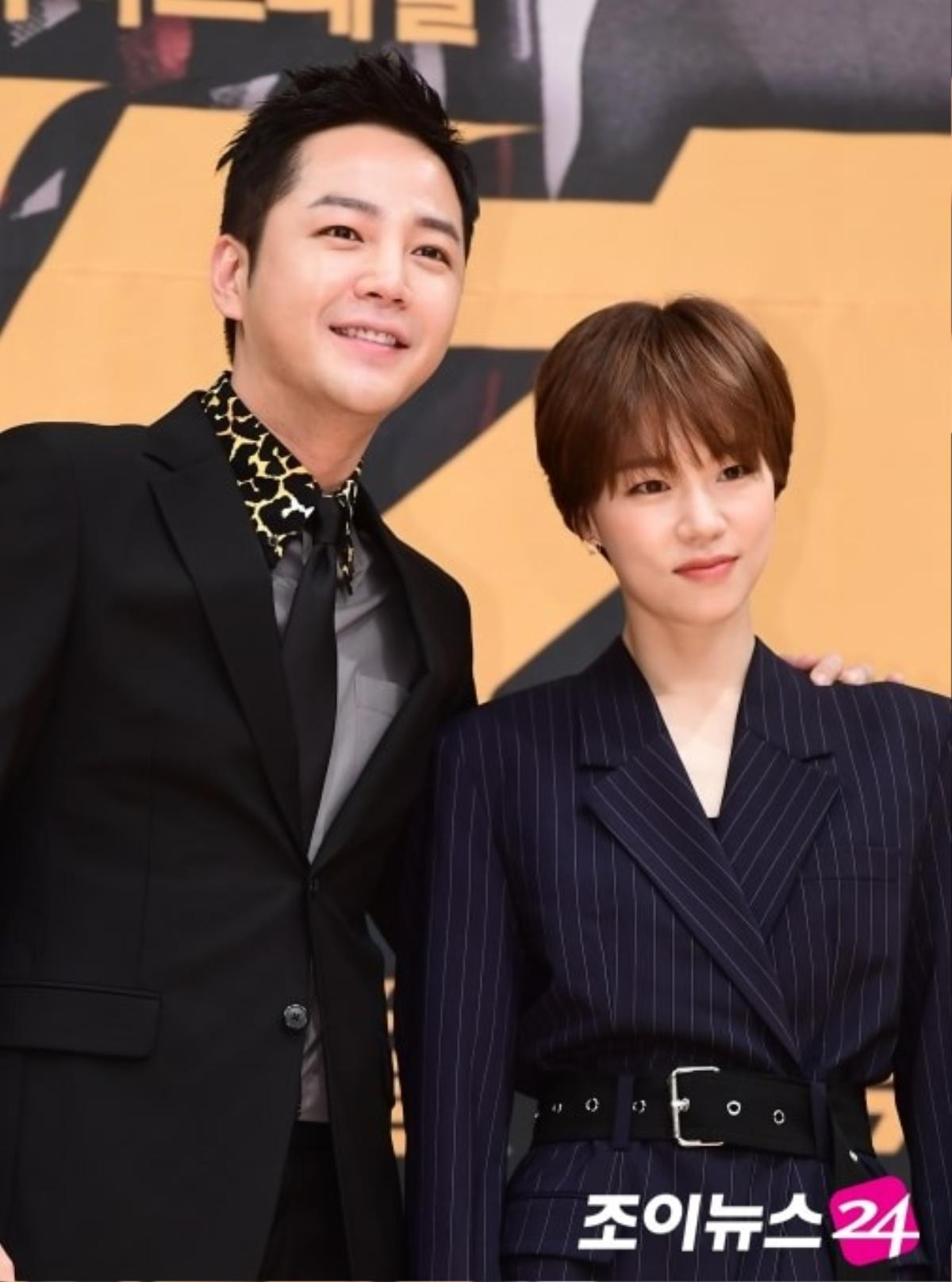 Jang Geun Suk - Han Ye Ri đẹp đôi tại họp báo ra mắt phim ‘Switch’ Ảnh 14