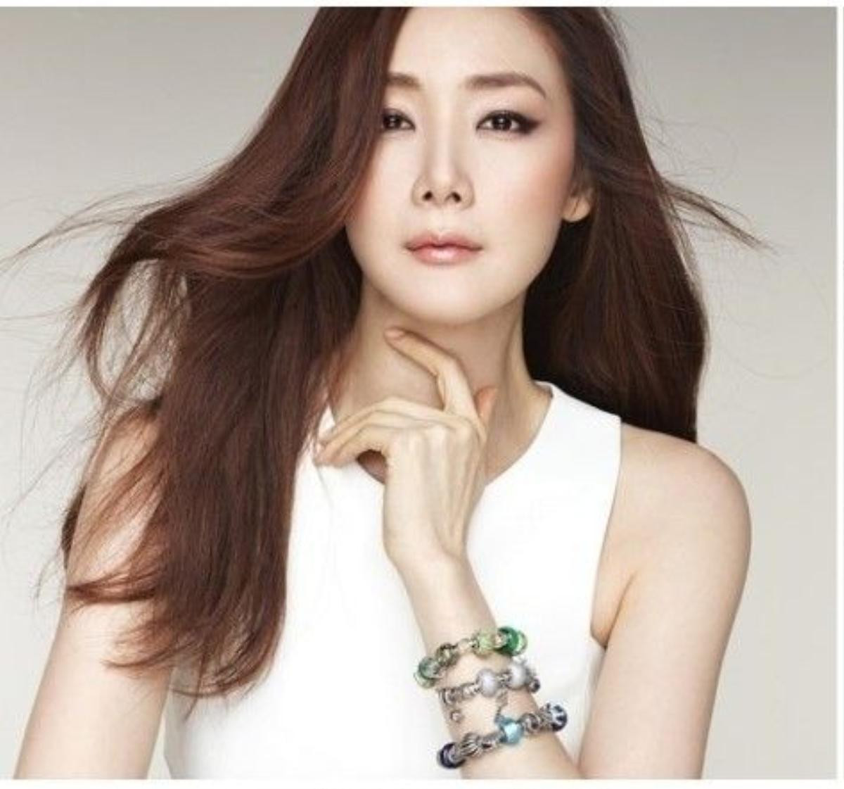 'Nữ hoàng nước mắt' Choi Ji Woo và kết viên mãn của tình yêu đẹp ở tuổi 43 Ảnh 12