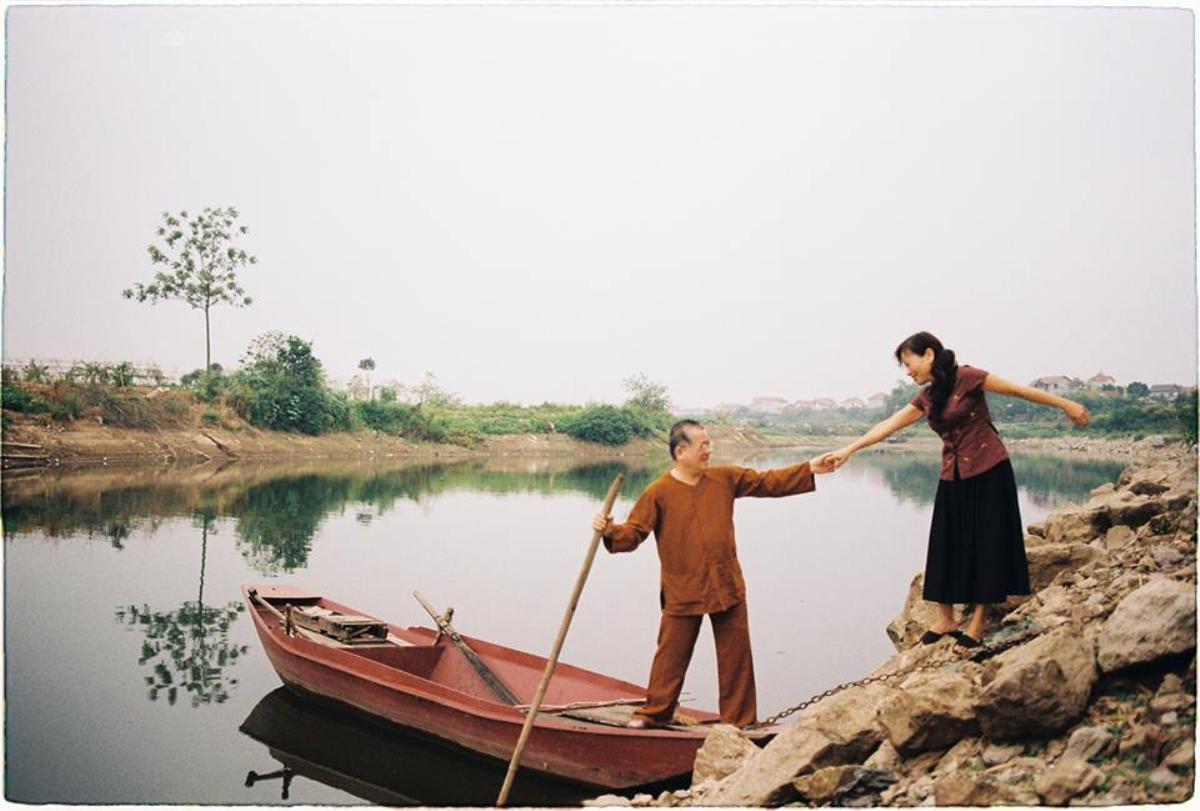 Tặng bố mẹ bộ ảnh kỷ niệm 30 năm ngày cưới, chàng trai không ngờ bố mẹ lại chịu diễn như thế này! Ảnh 3