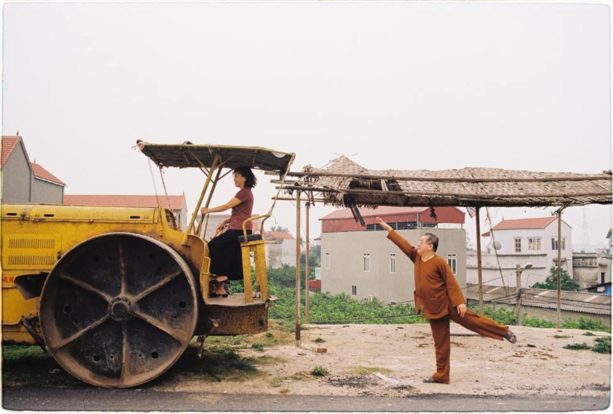 Tặng bố mẹ bộ ảnh kỷ niệm 30 năm ngày cưới, chàng trai không ngờ bố mẹ lại chịu diễn như thế này! Ảnh 2