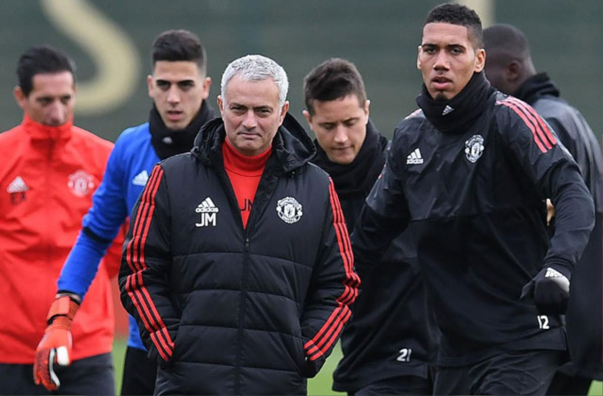 Mourinho sắp họp khẩn với học trò nhằm cứu vãn mùa giải ‘trắng tay’ Ảnh 1